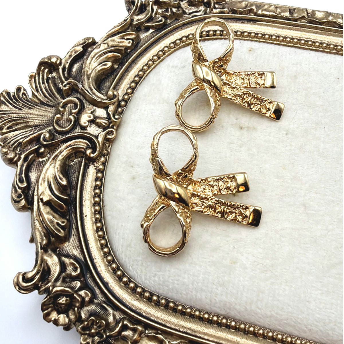 Vintage Golden Tone Bow Coquette Style Earrings 1x1 inches
