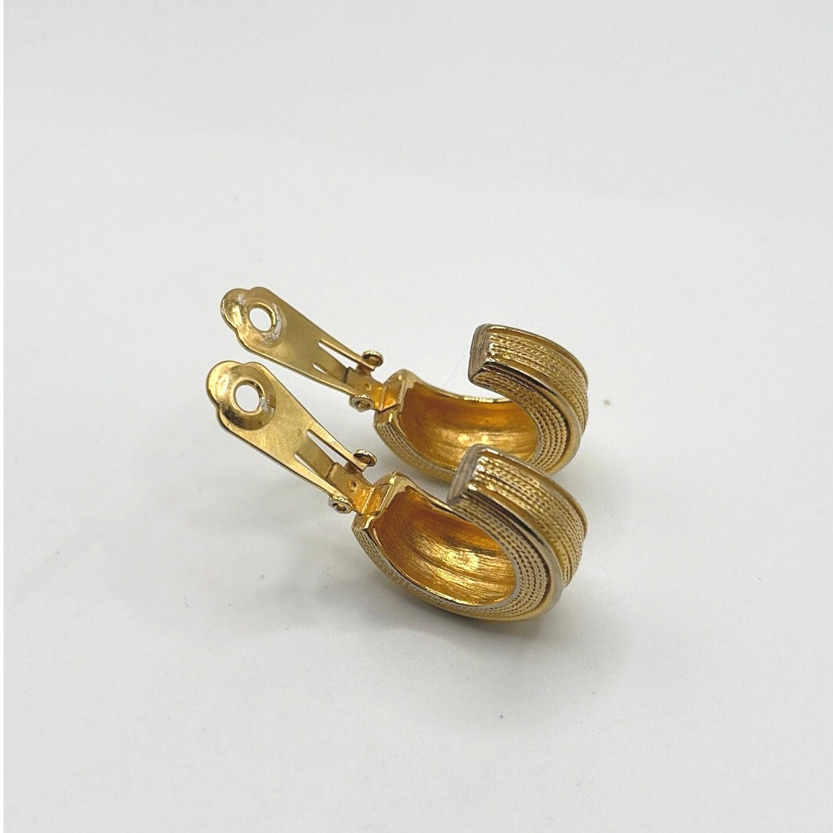 Retro Chunky Textured Half Hoop Gold Tone 3cm
