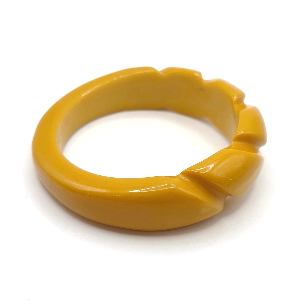 Vintage Mustard Bakelite Carved Bangle Bracelet 7"