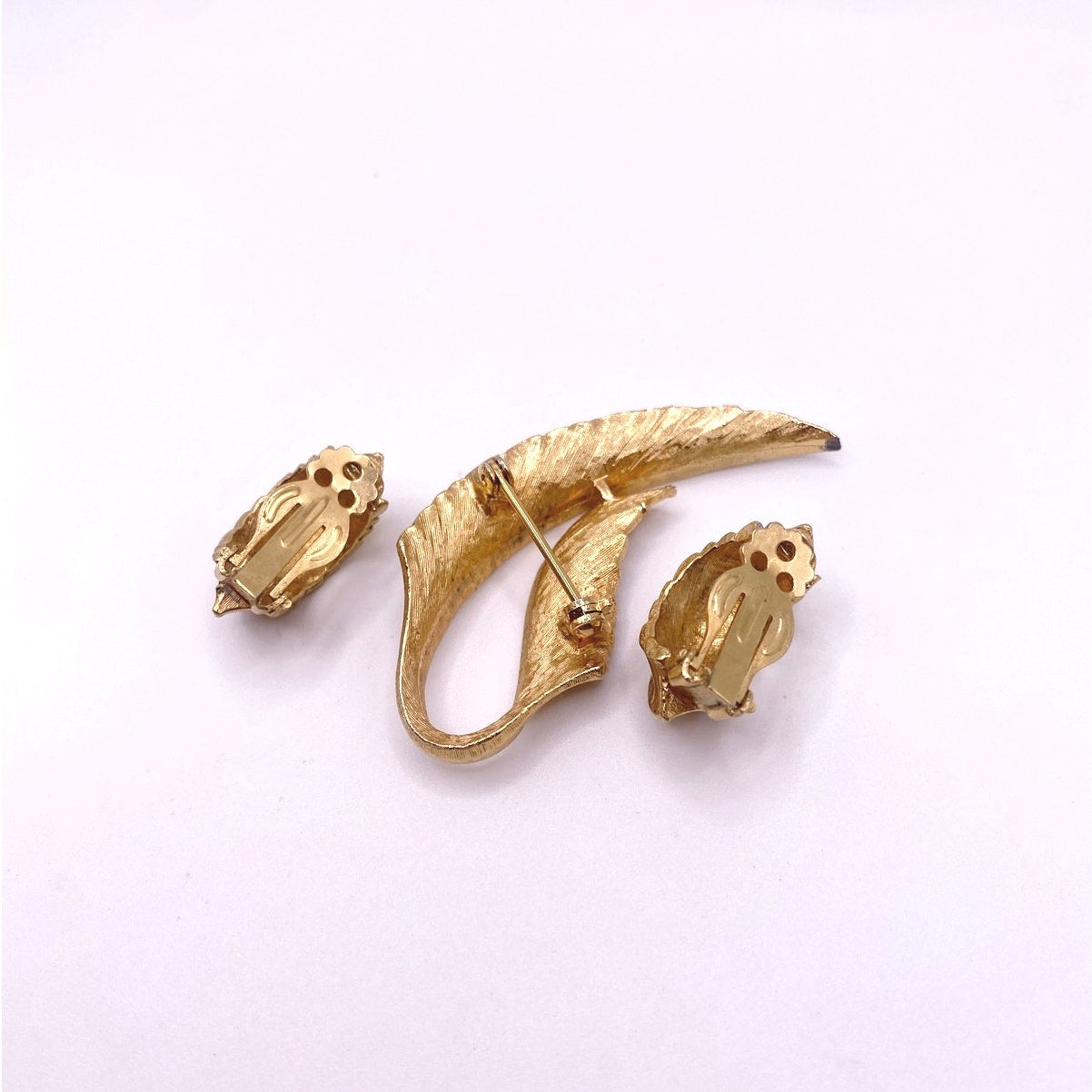 Vintage Midcentury Leaf Motif Clip On Earrings and Brooch Set