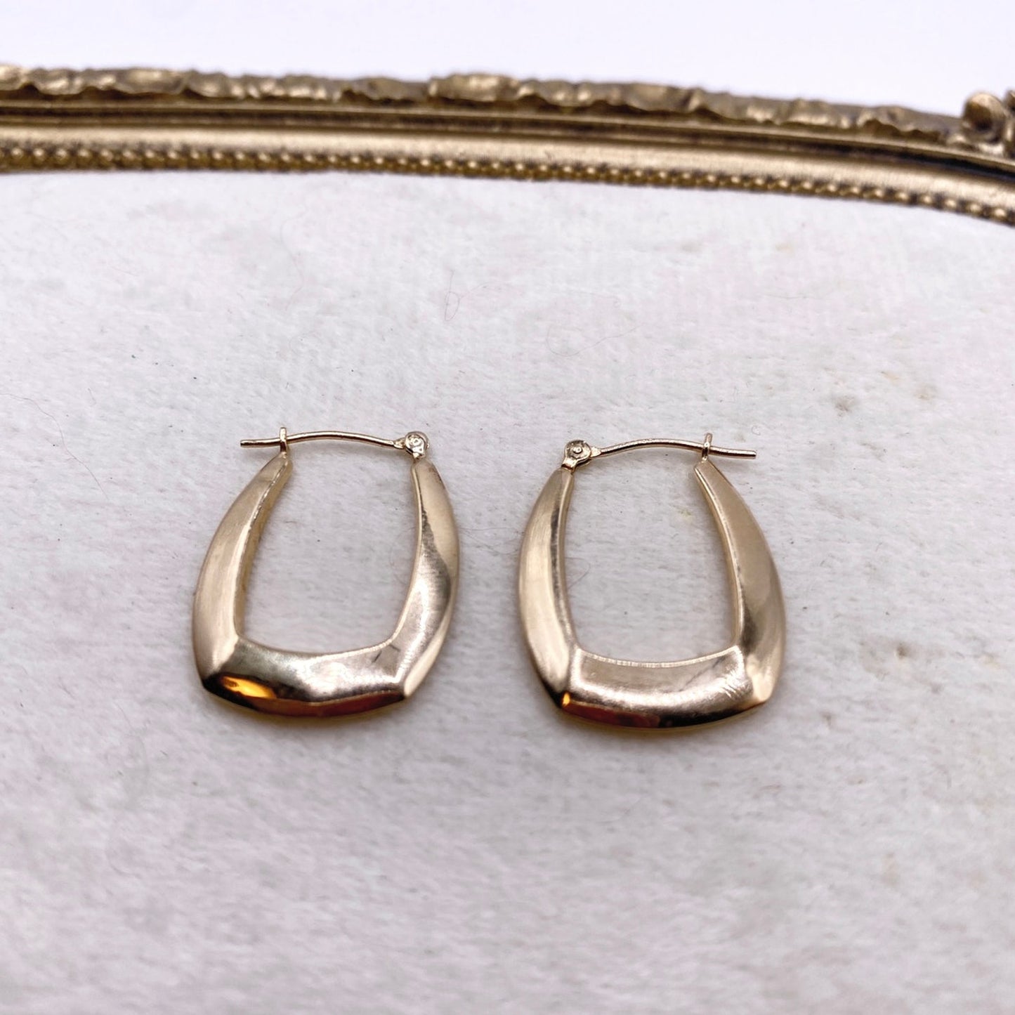 14k Vintage Square Hoops 2.1cm Long