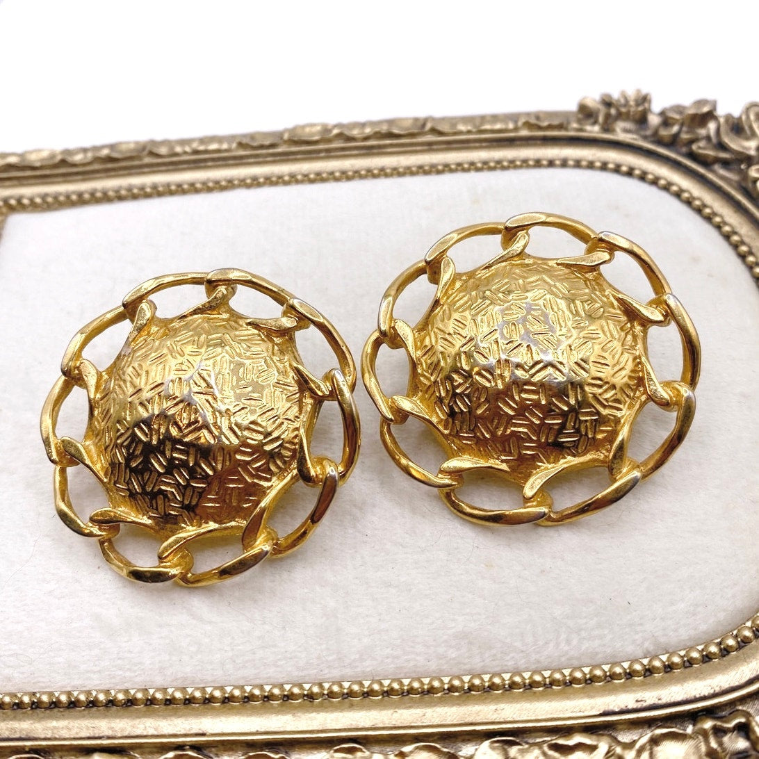 Vintage Clip On Retro Earrings Texture Dome On Chain Links 1.5”