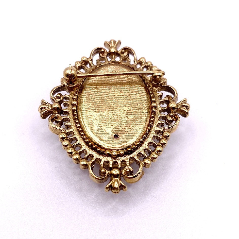 Avon Vntg Cameo Brooch in Solid Perfume Box