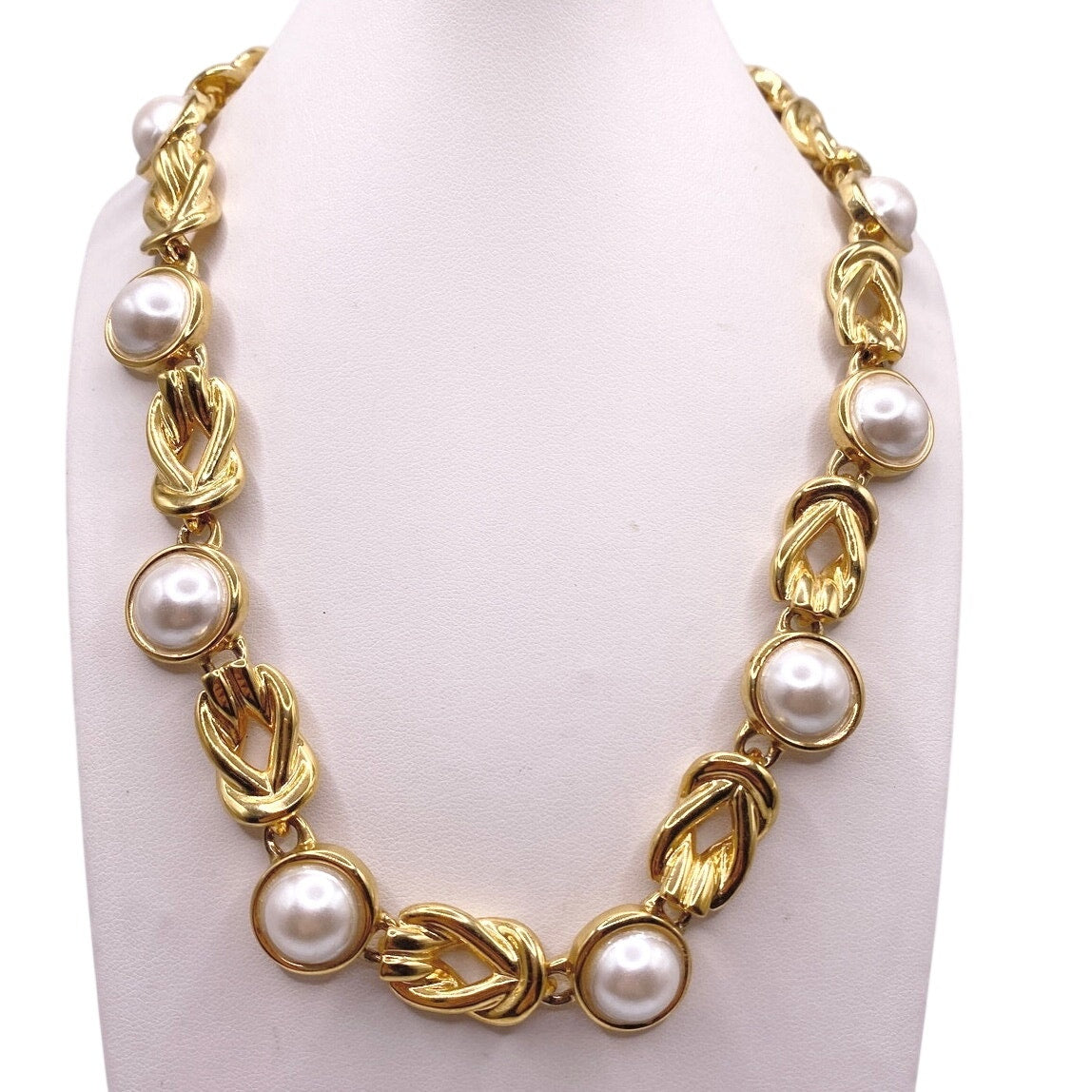 Anne Klein Vintage Faux Pearl Cabochon Gold Tone Necklace 16"