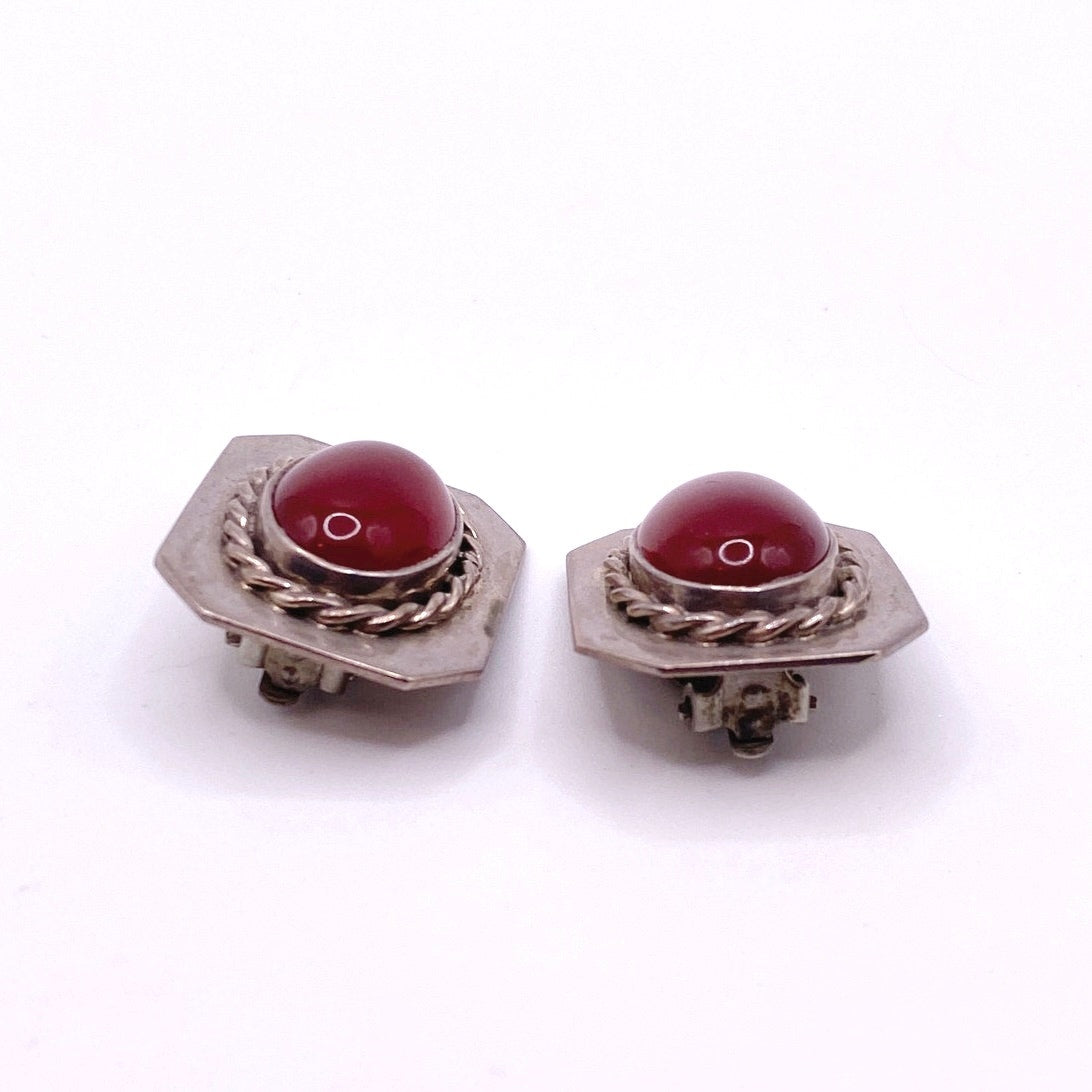 Vintage Sterling Silver Taxco México and Carnelian 1” Clip On Earrings