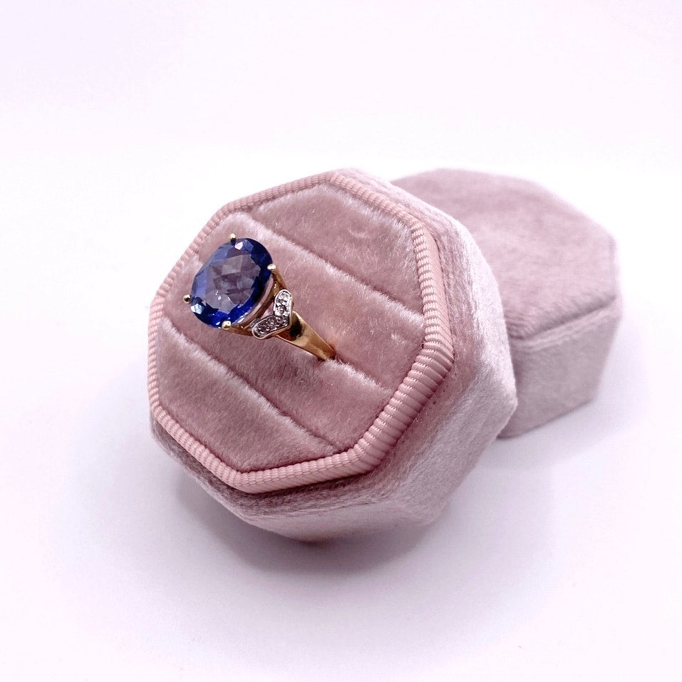 10k Gold With Topaz and Diamonds vintage Ring 7”