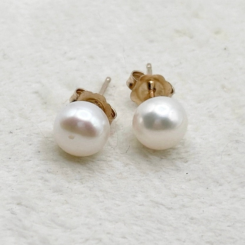 10k Gold and 4mm Freshwater Pearl Studs