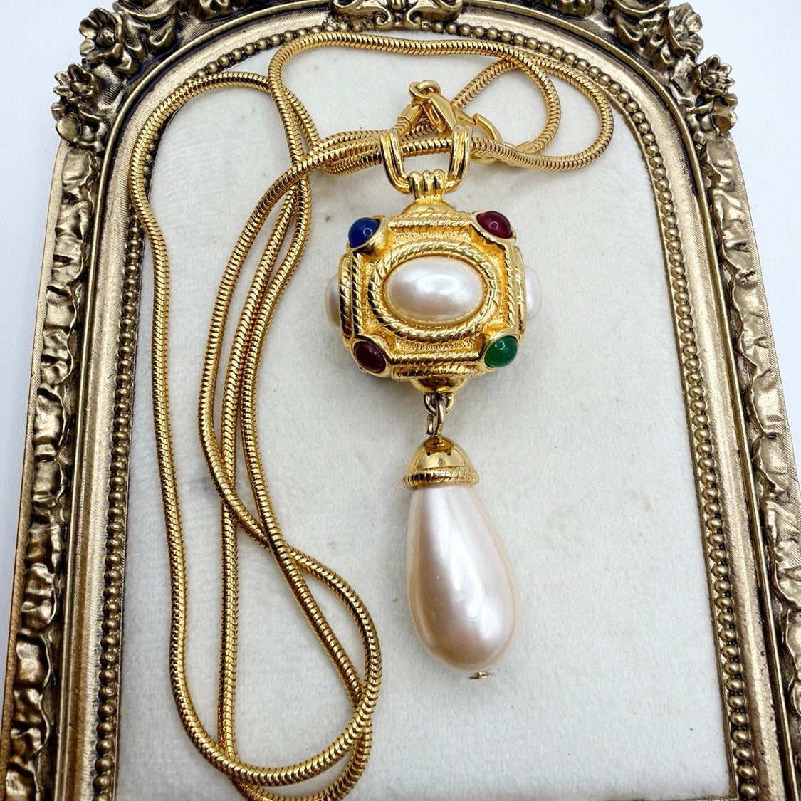 Vintage Unsigned Trifari Necklace Jewels of India Design 30” Long