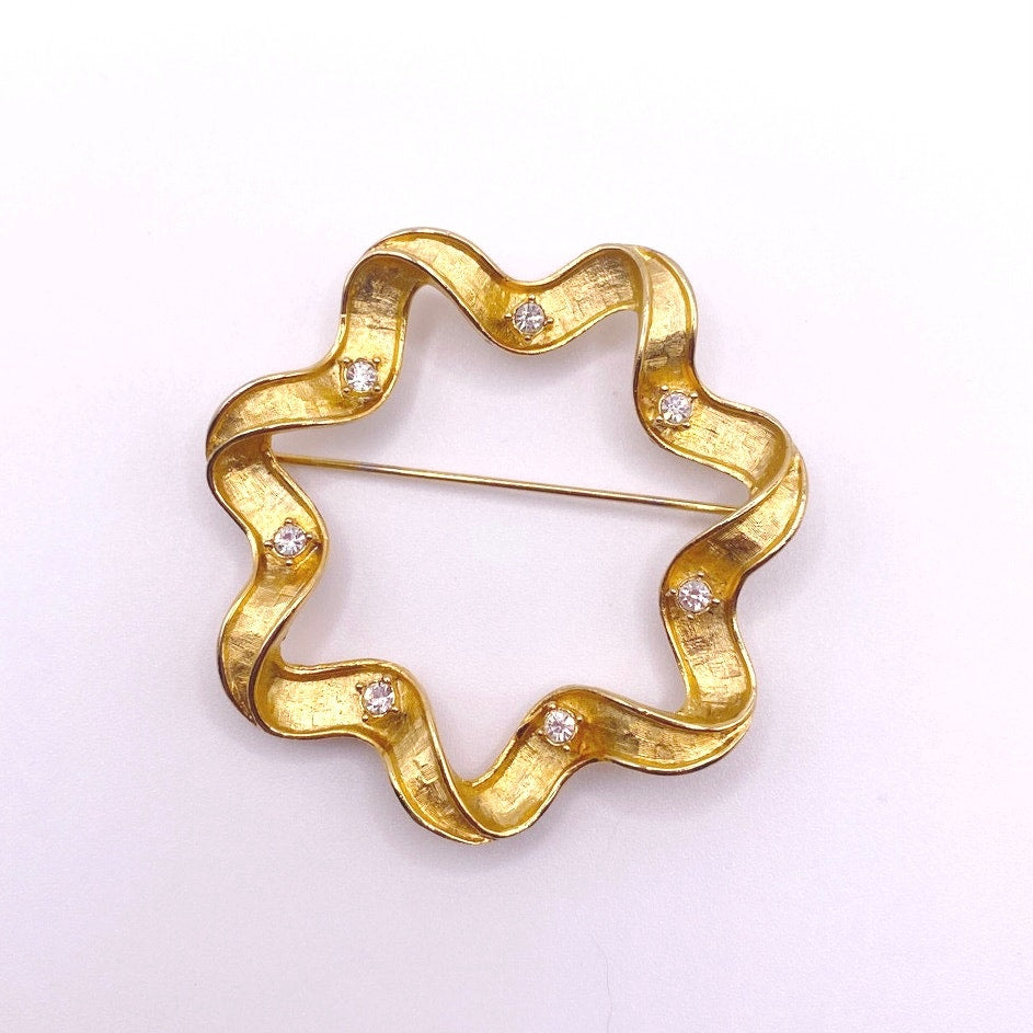 Sarah Coventry Brooch Flower