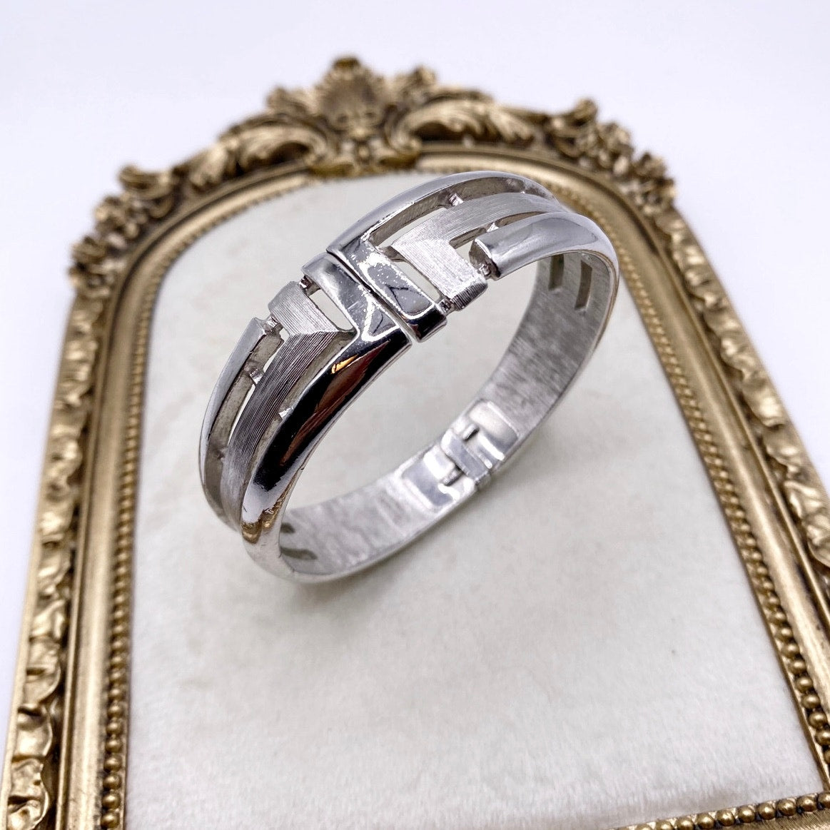 Trifari Signed Vintage Bracelet Silver Tone Size 5”