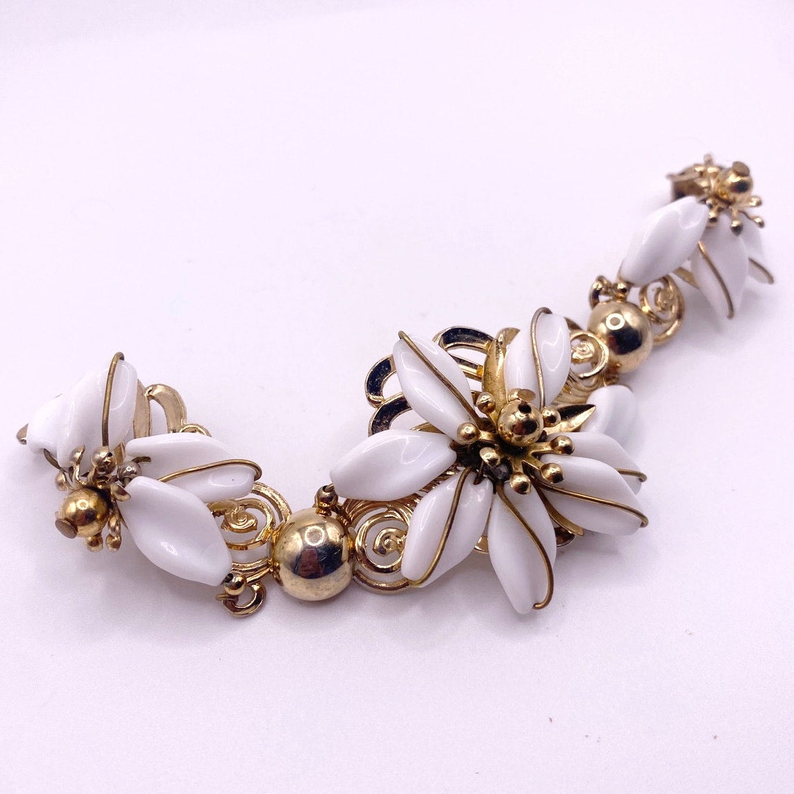 Napier White Resin Flower Bracelet 7” and Earrings Set