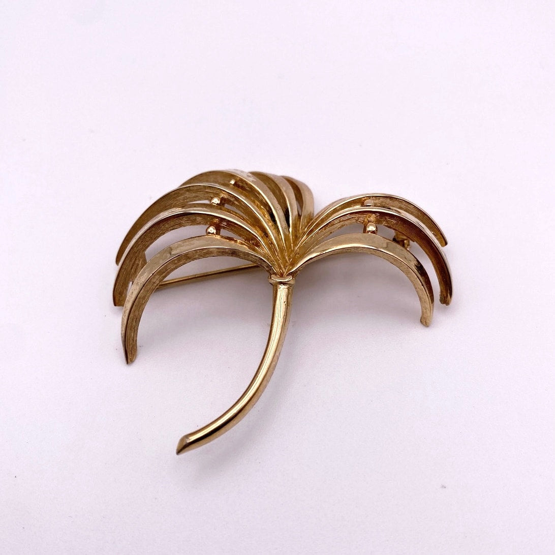 Trifari Palm Vintage Large Brooch Gold Tone 2” Long