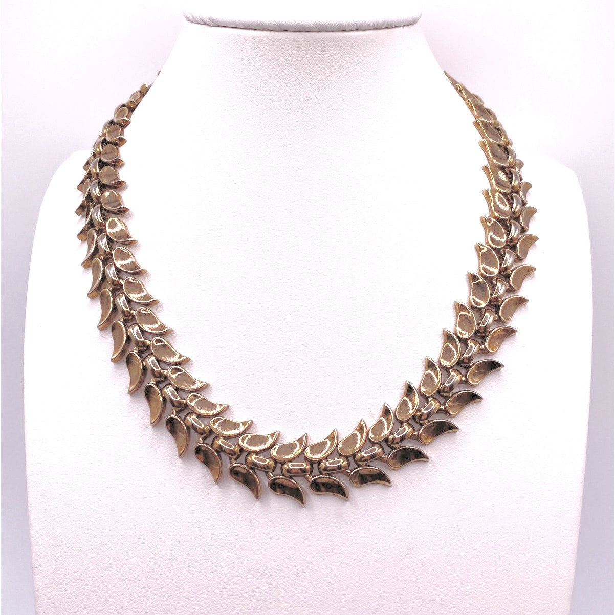 Trifari Vintage Gold Tone Collar Necklace 14”