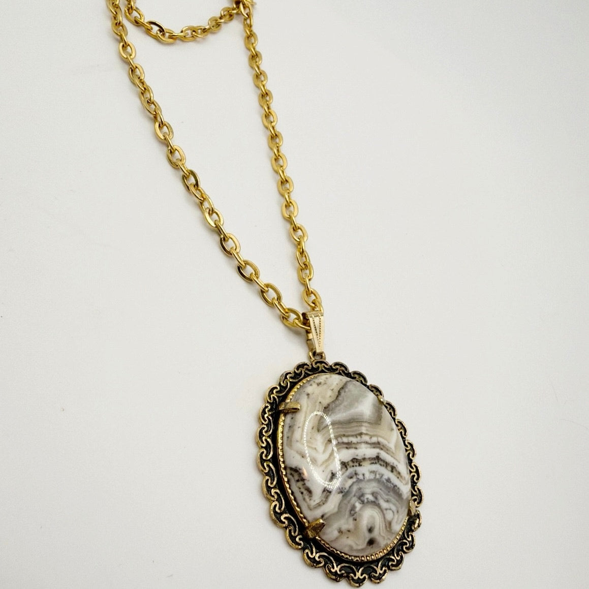 Vintage Necklace Agate Stone Pendant 24”