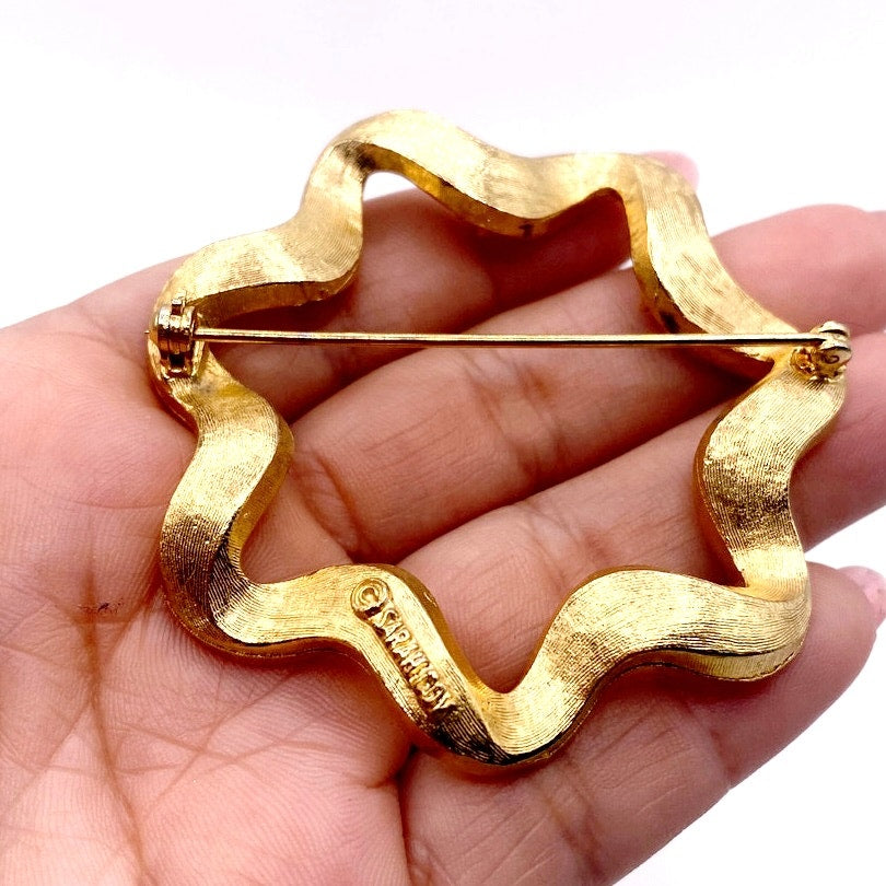 Sarah Coventry Brooch Flower