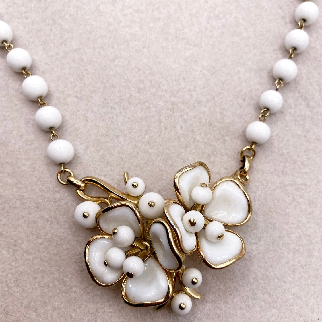 Trifari by Alfred Philippe Milk Glass White Necklace 16"