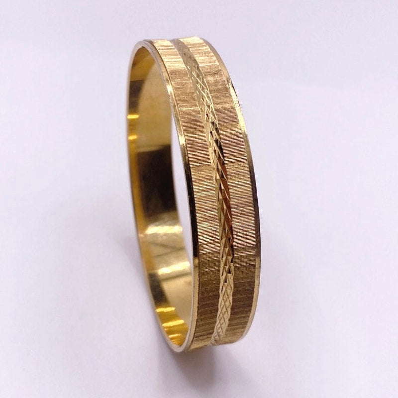 Vintage Trifari Diamond Cut Design Bangle Bracelet 7”