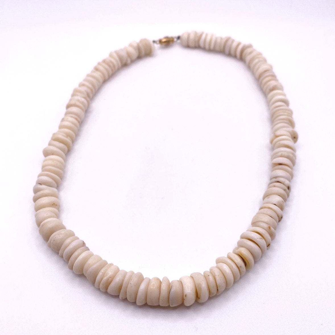 Vintage Puka Hawaiian Shell Necklace Choker 16” and 64.44 grams