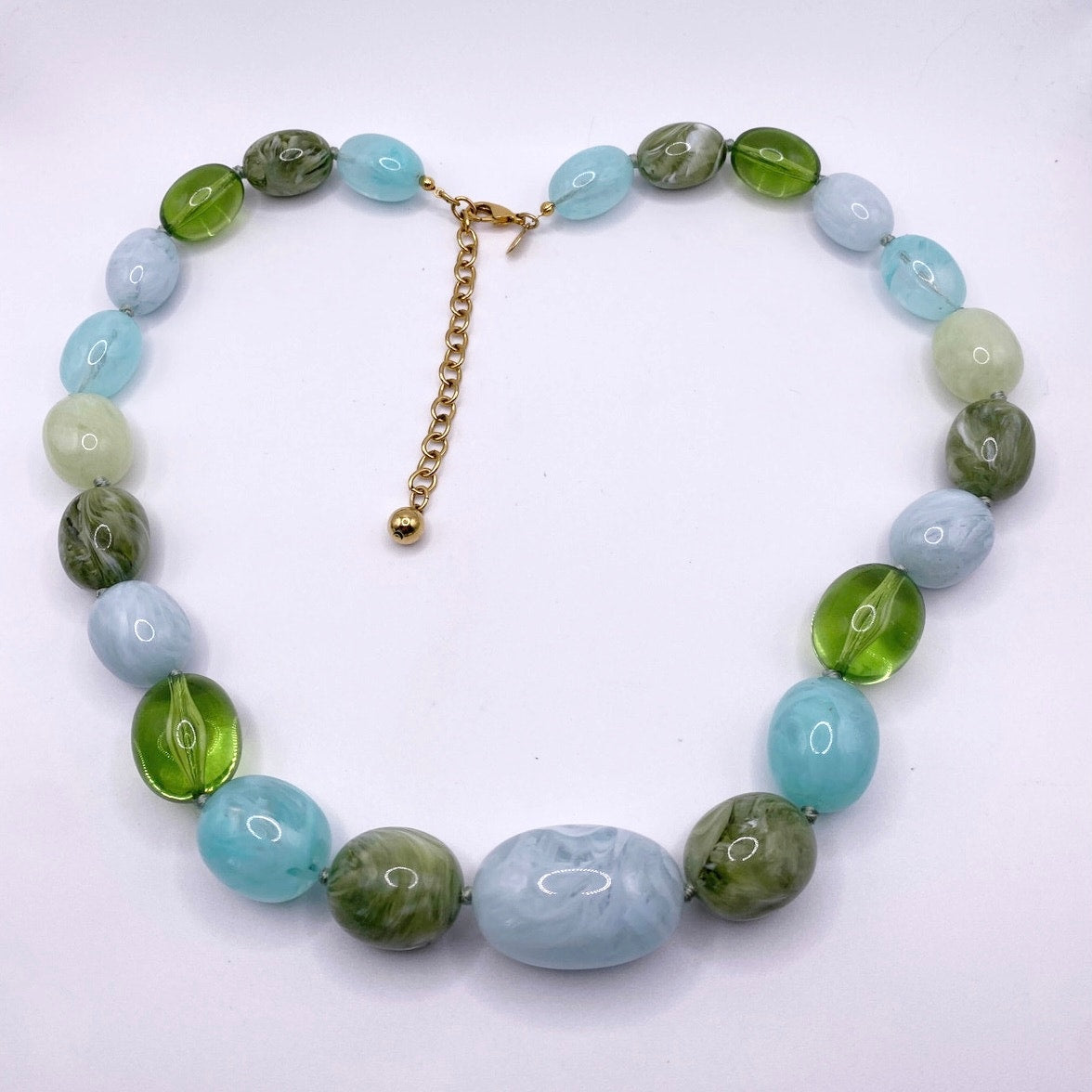 Joan Rivers Green Tones Lucite Chunky Necklace 26” Glows On Dark Light