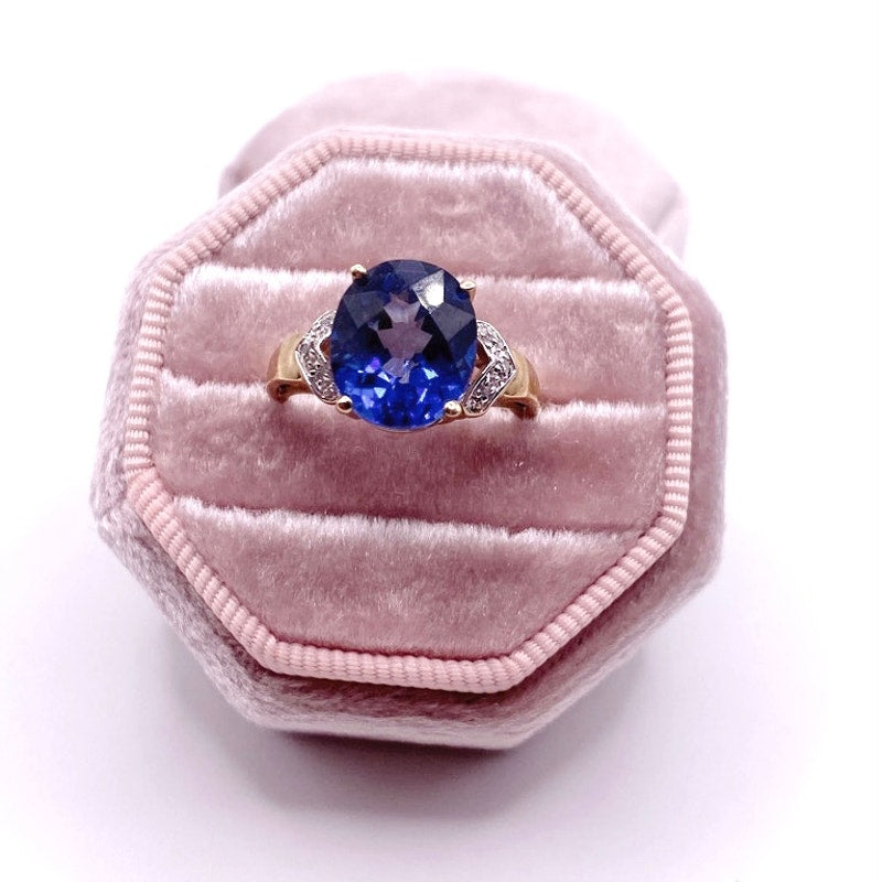 10k Gold With Topaz and Diamonds vintage Ring 7”