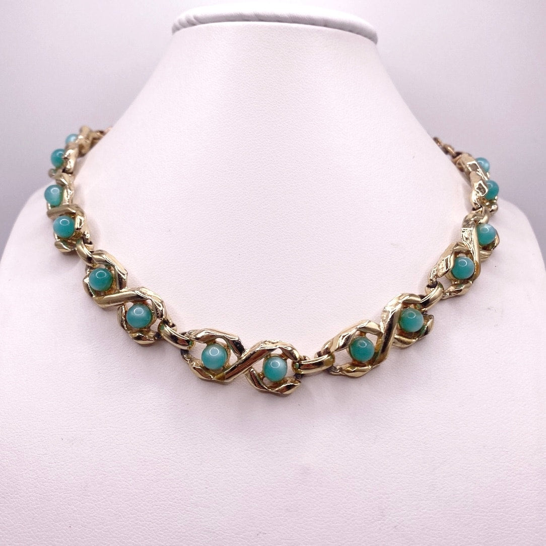 Vintage Mid Century Necklace Gold Tone Green Lucite Beads  16"