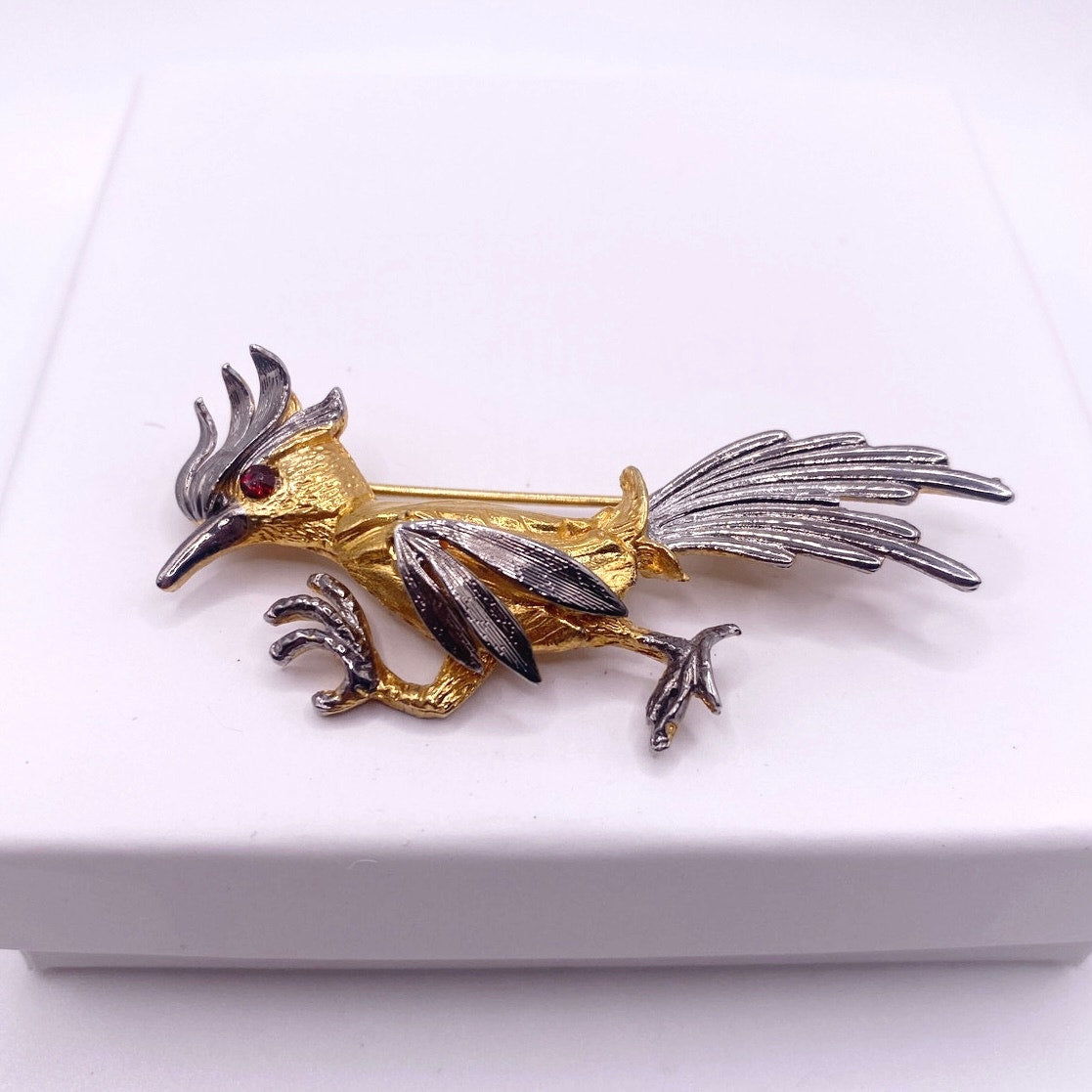 Road Runner Two Tone Pin with Articulated Wing