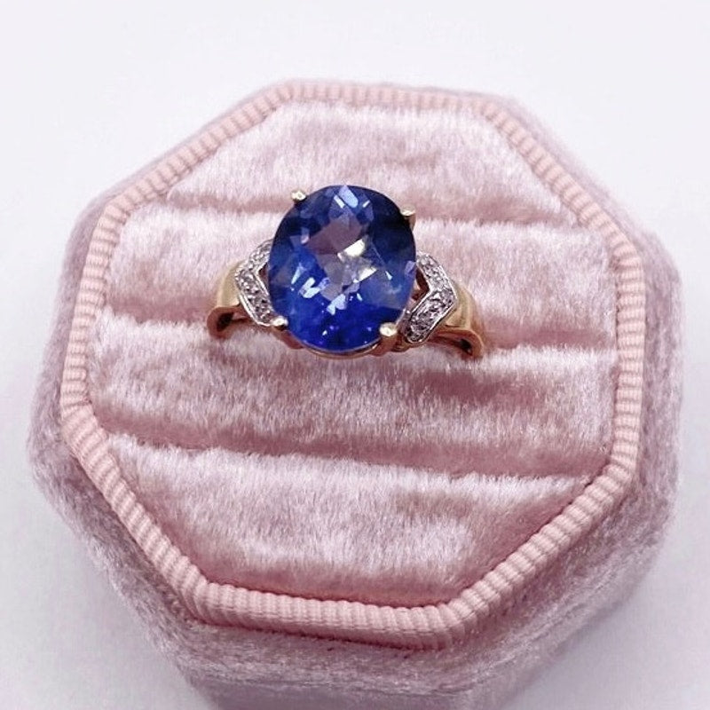 10k Gold With Topaz and Diamonds vintage Ring 7”