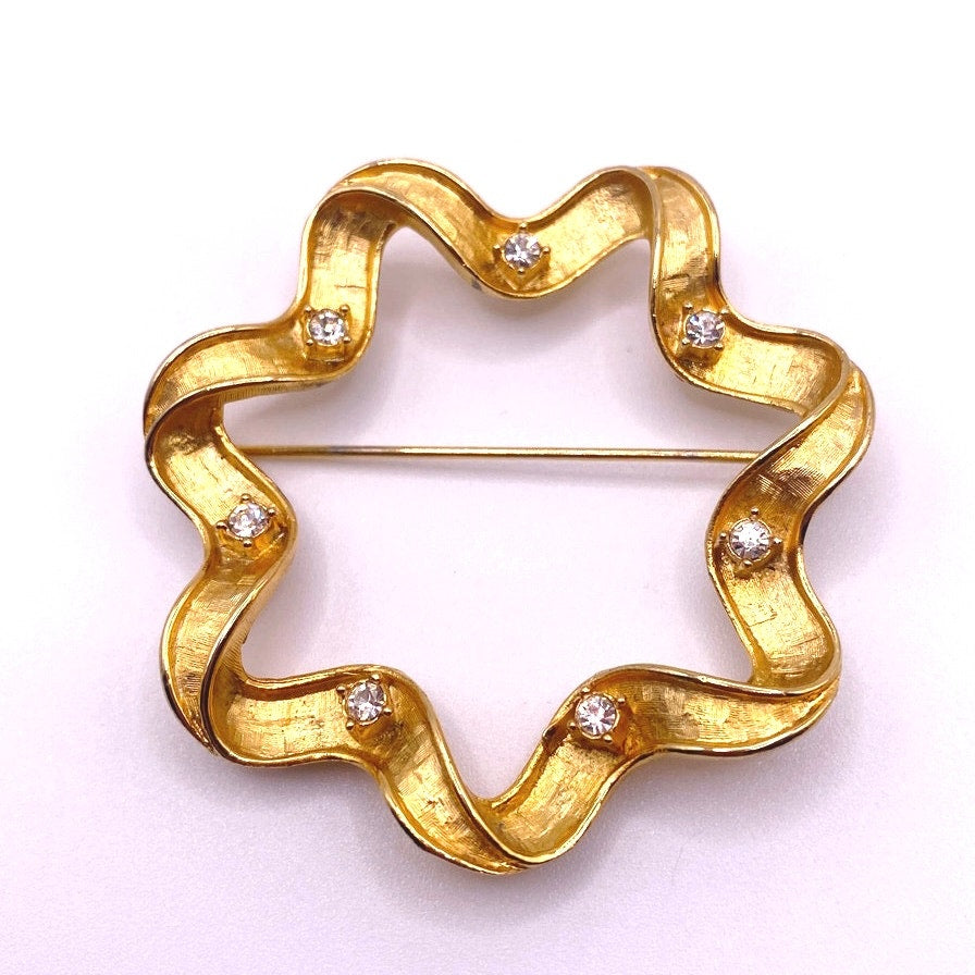 Sarah Coventry Brooch Flower
