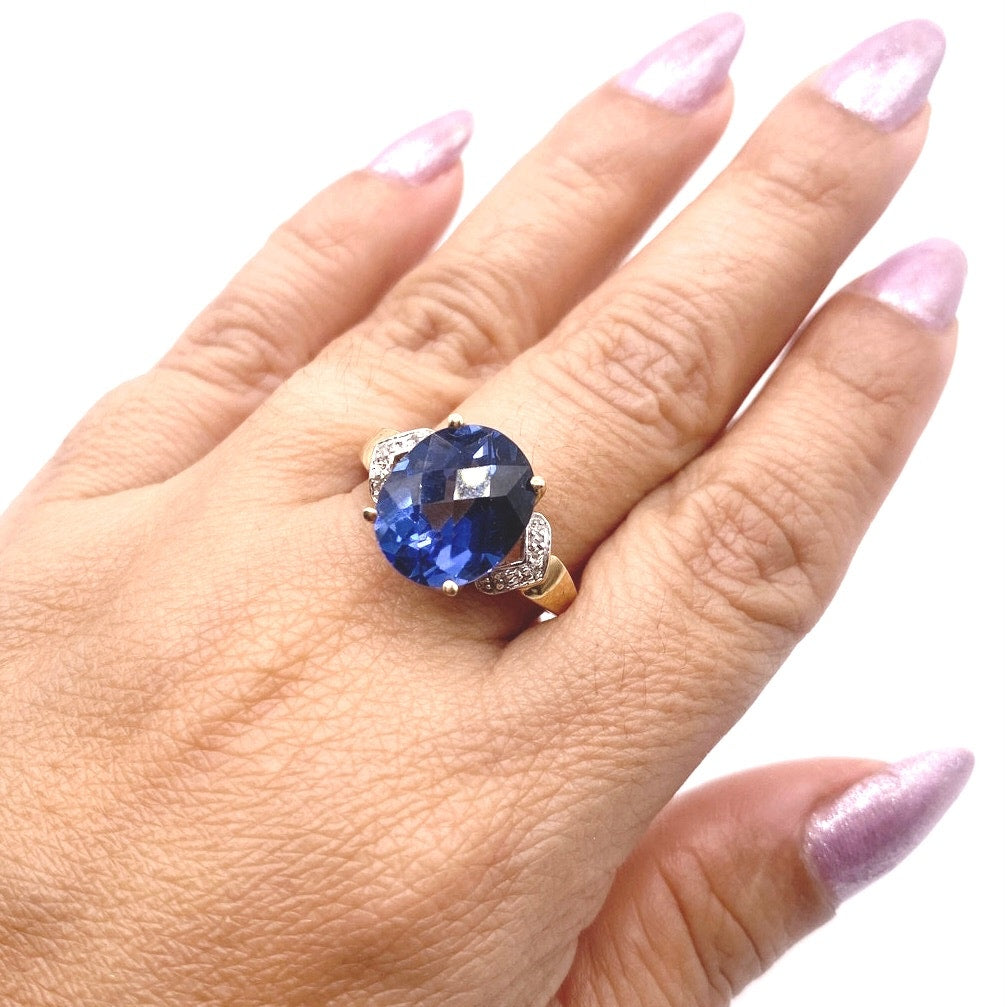 10k Gold With Topaz and Diamonds vintage Ring 7”