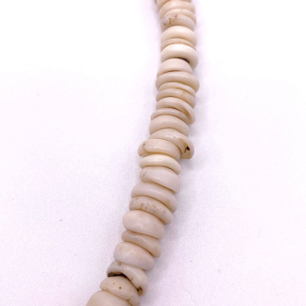 Vintage Puka Hawaiian Shell Necklace Choker 16” and 64.44 grams