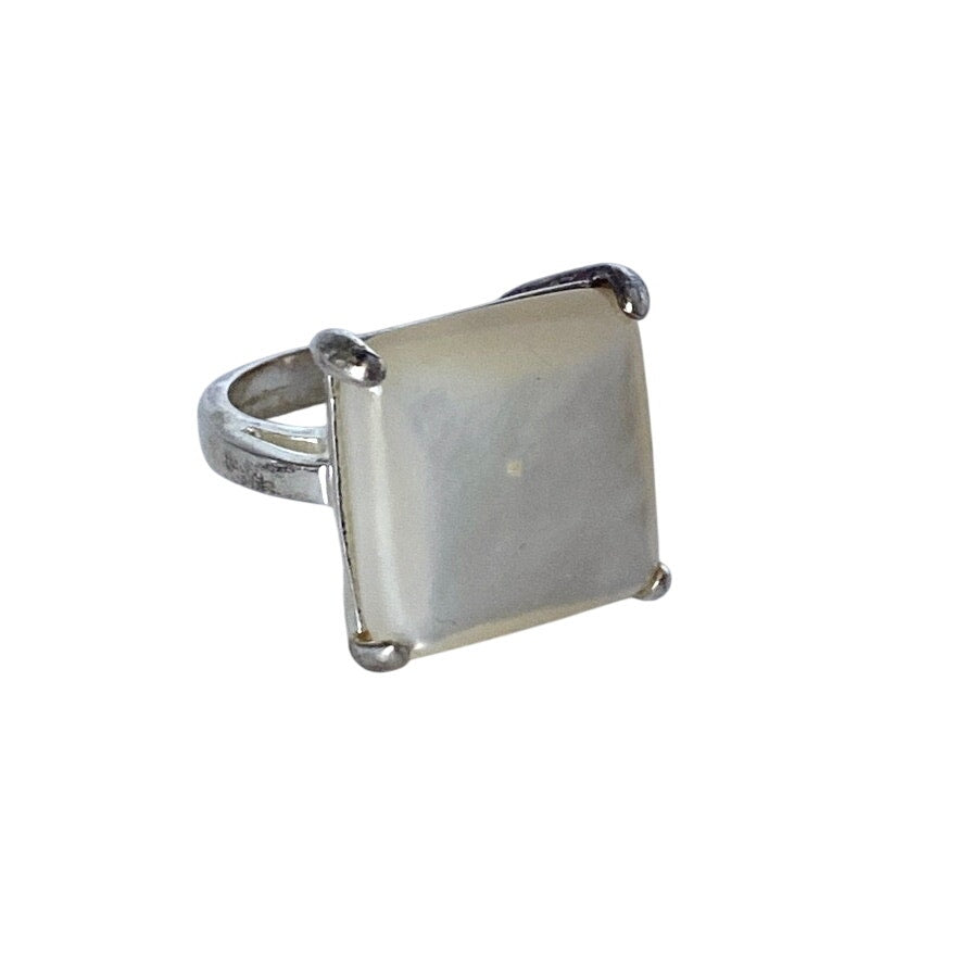 Mother of Pearl Beautiful Statement Ring Silver Plated size 7