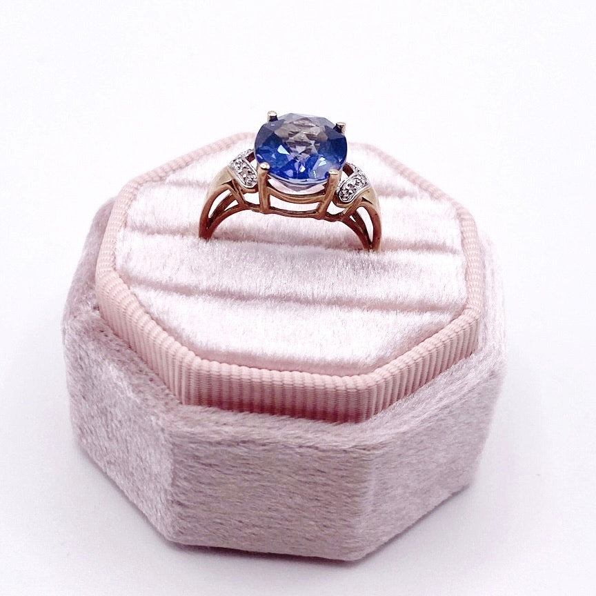 10k Gold With Topaz and Diamonds vintage Ring 7”