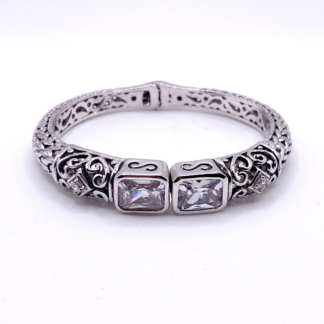 Beautiful Silver Plated Cuff Floral Decoration Sparkly CZ