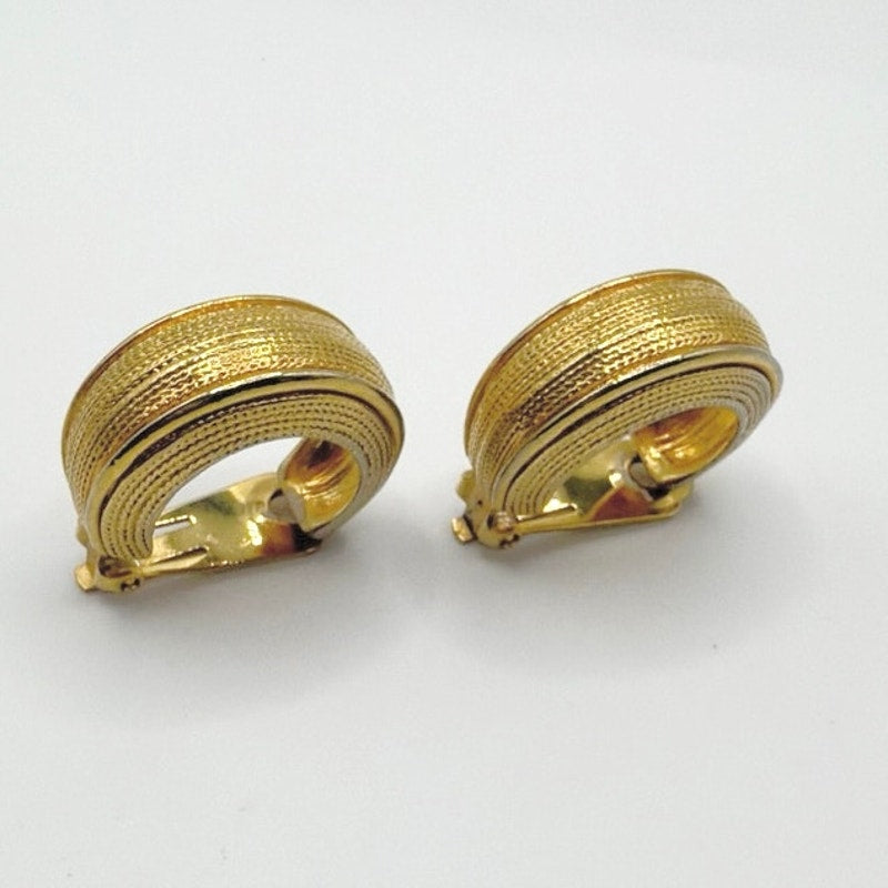 Retro Chunky Textured Half Hoop Gold Tone 3cm