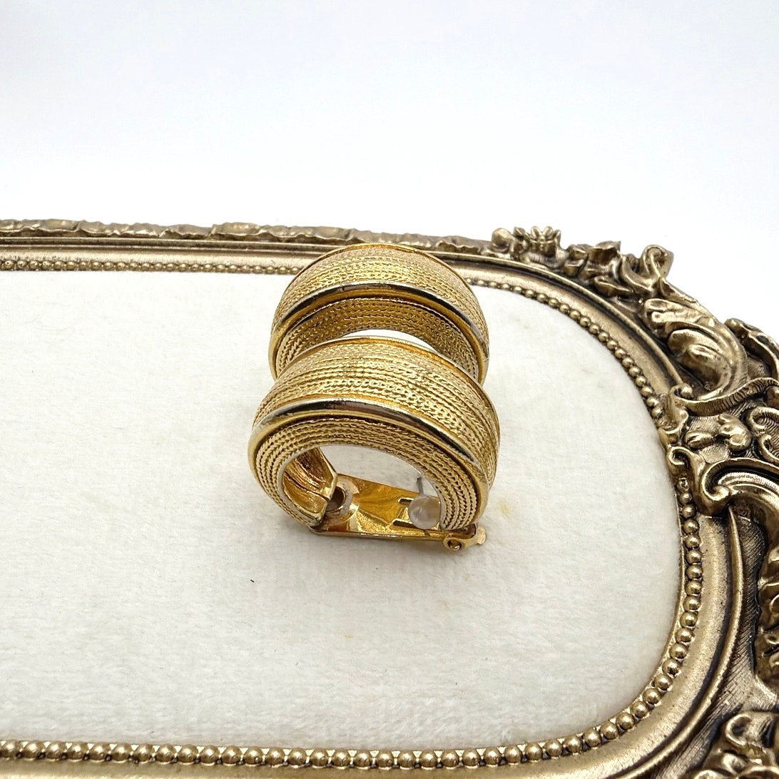 Retro Chunky Textured Half Hoop Gold Tone 3cm