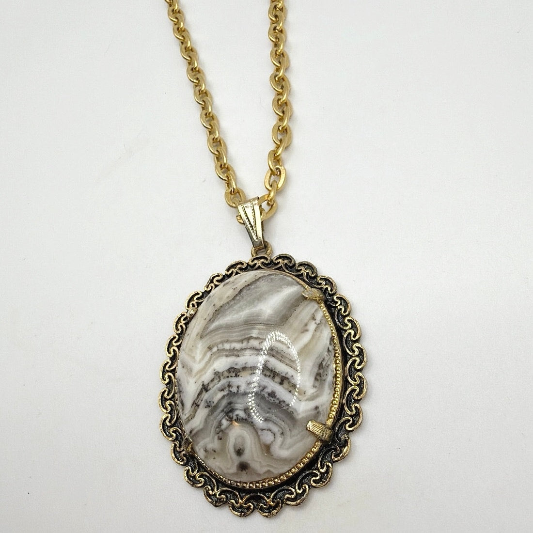 Vintage Necklace Agate Stone Pendant 24”