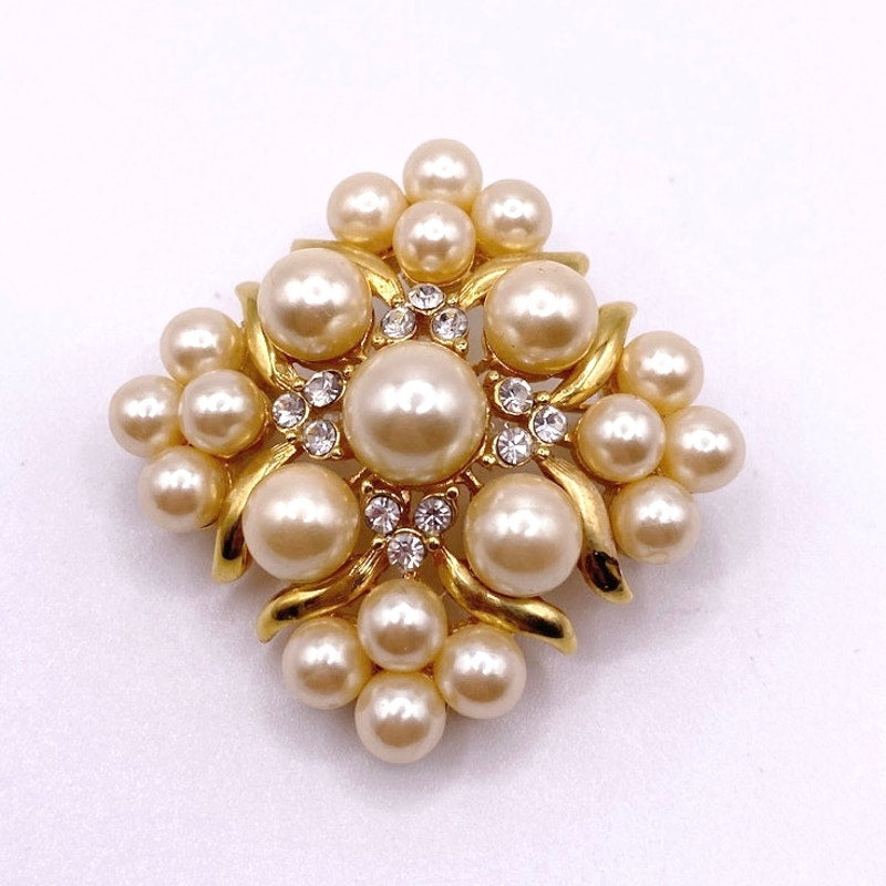 VNTG Richelieu Faux Pearls Brooch