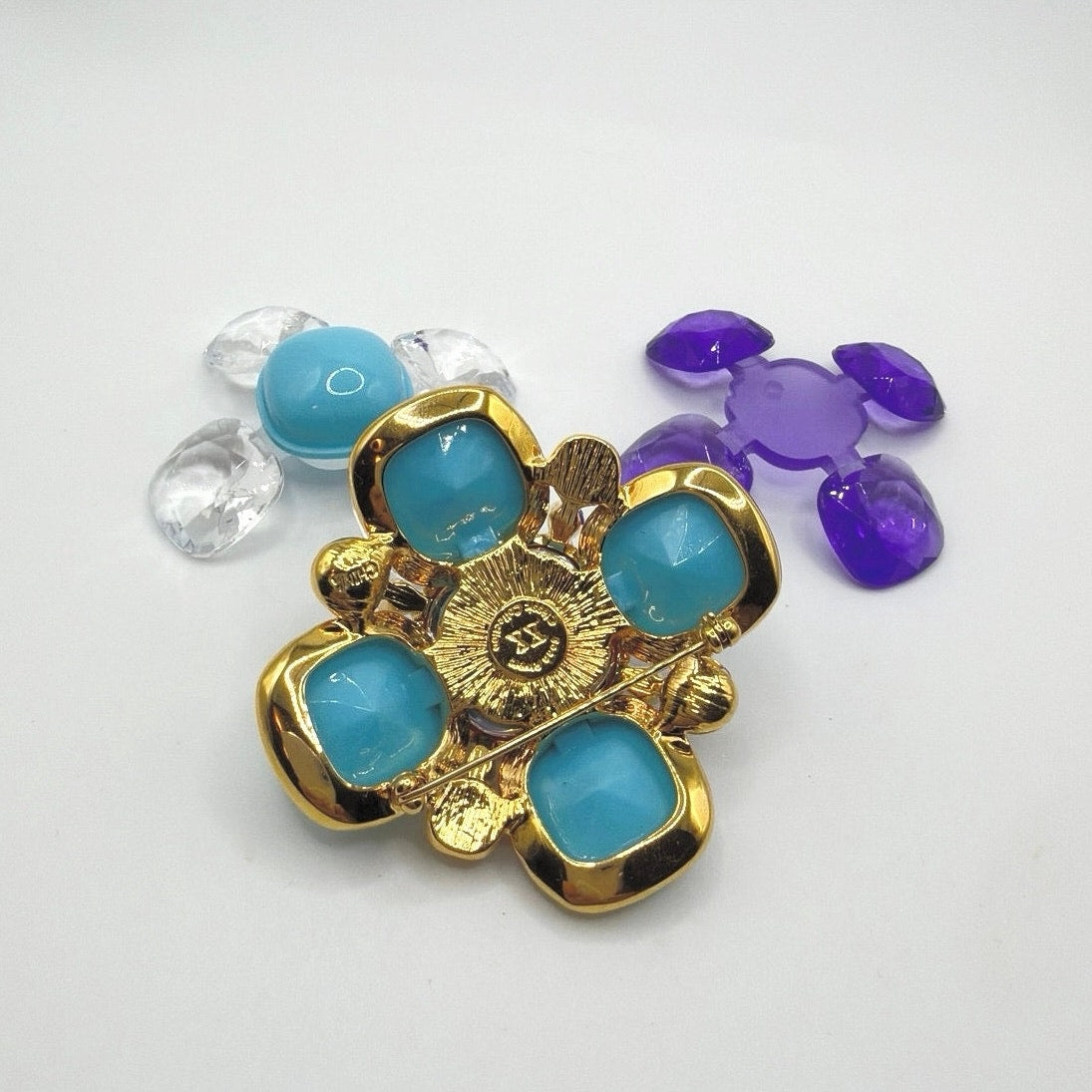 Joan Rivers Maltese Cross Gold Tone Exchangeable Lucite Cabochon Brooch