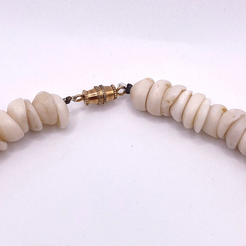 Vintage Puka Hawaiian Shell Necklace Choker 16” and 64.44 grams
