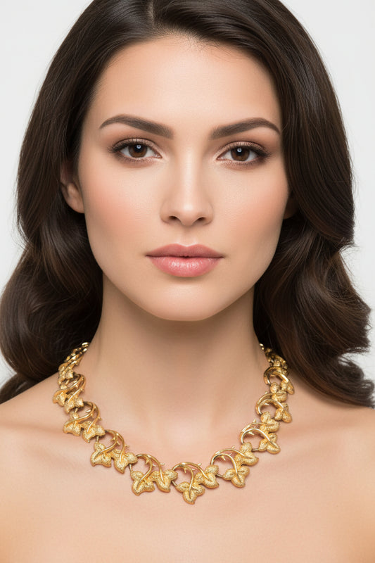 Vintage Coro Gold Tone Necklace With Leafs 16”