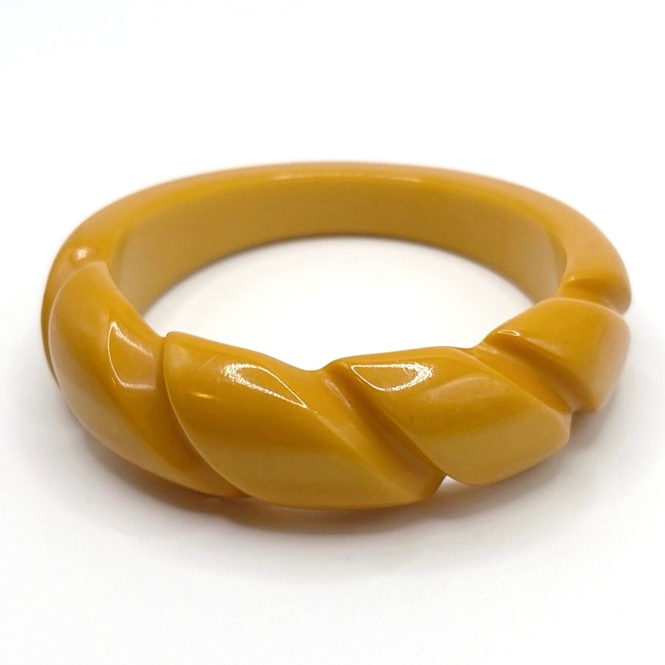 Vintage Mustard Bakelite Carved Bangle Bracelet 7"