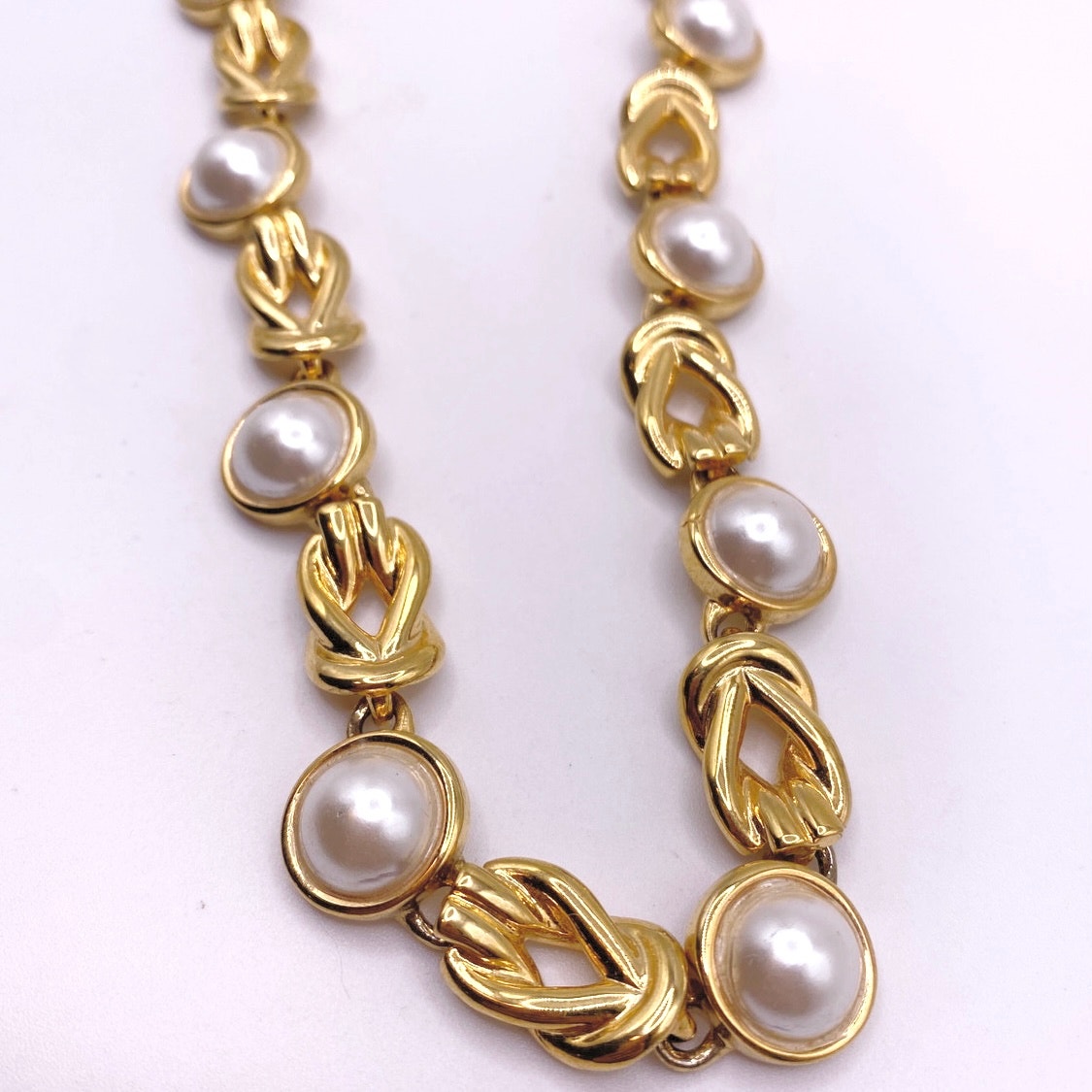 Anne Klein Vintage Faux Pearl Cabochon Gold Tone Necklace 16"
