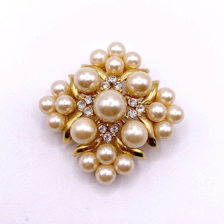 VNTG Richelieu Faux Pearls Brooch