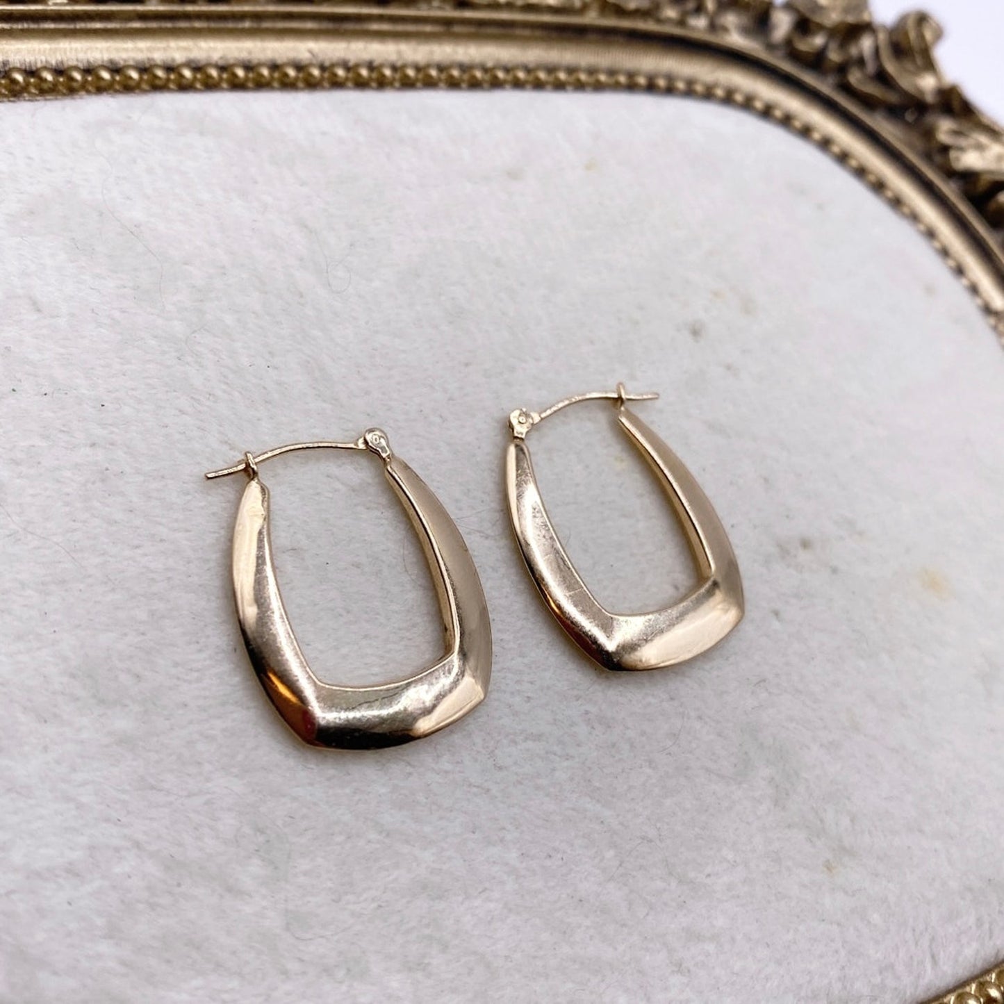 14k Vintage Square Hoops 2.1cm Long