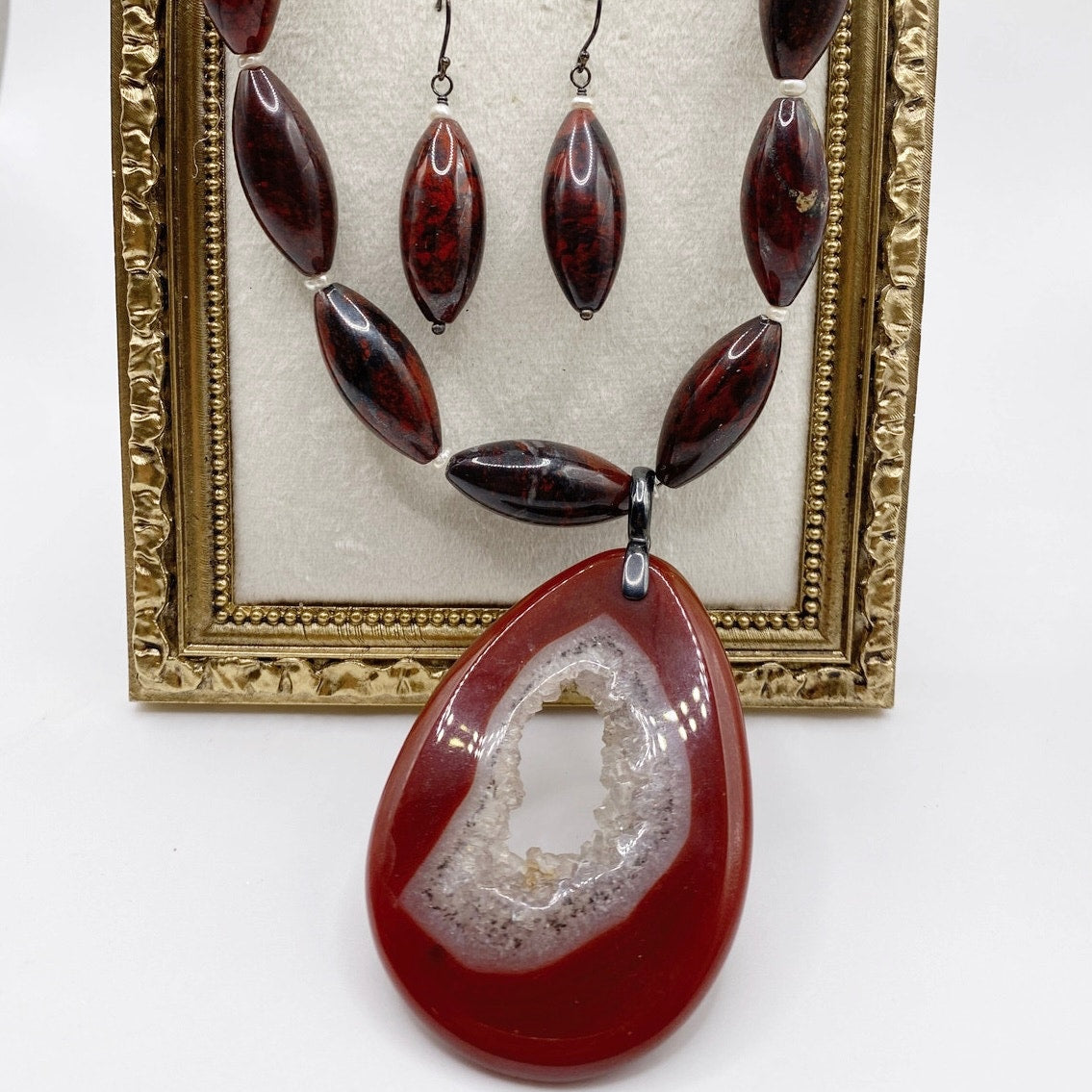 Vntg GSJ Red Agate Stones and Carnelian Clip Pendant Necklace and Earrings Set