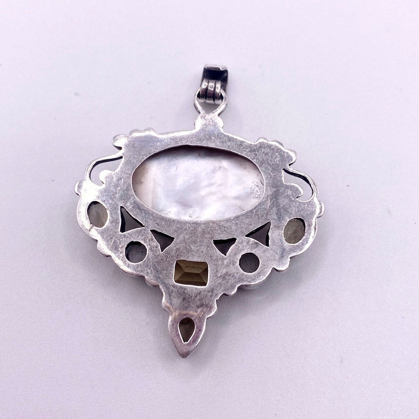 Sterling Silver And Mother of Pearl Exquisite Pendant Necklace