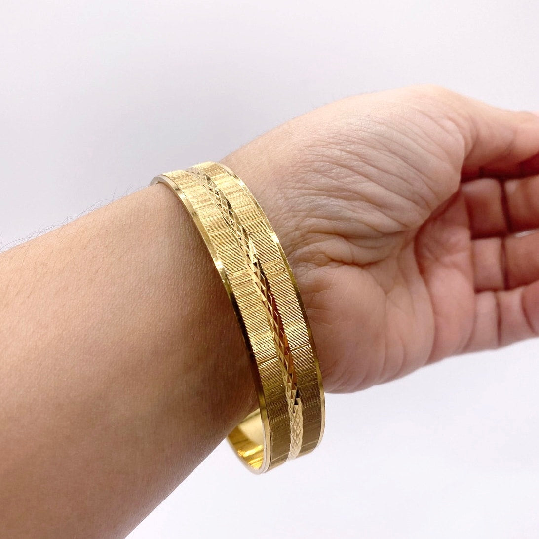 Vintage Trifari Diamond Cut Design Bangle Bracelet 7”