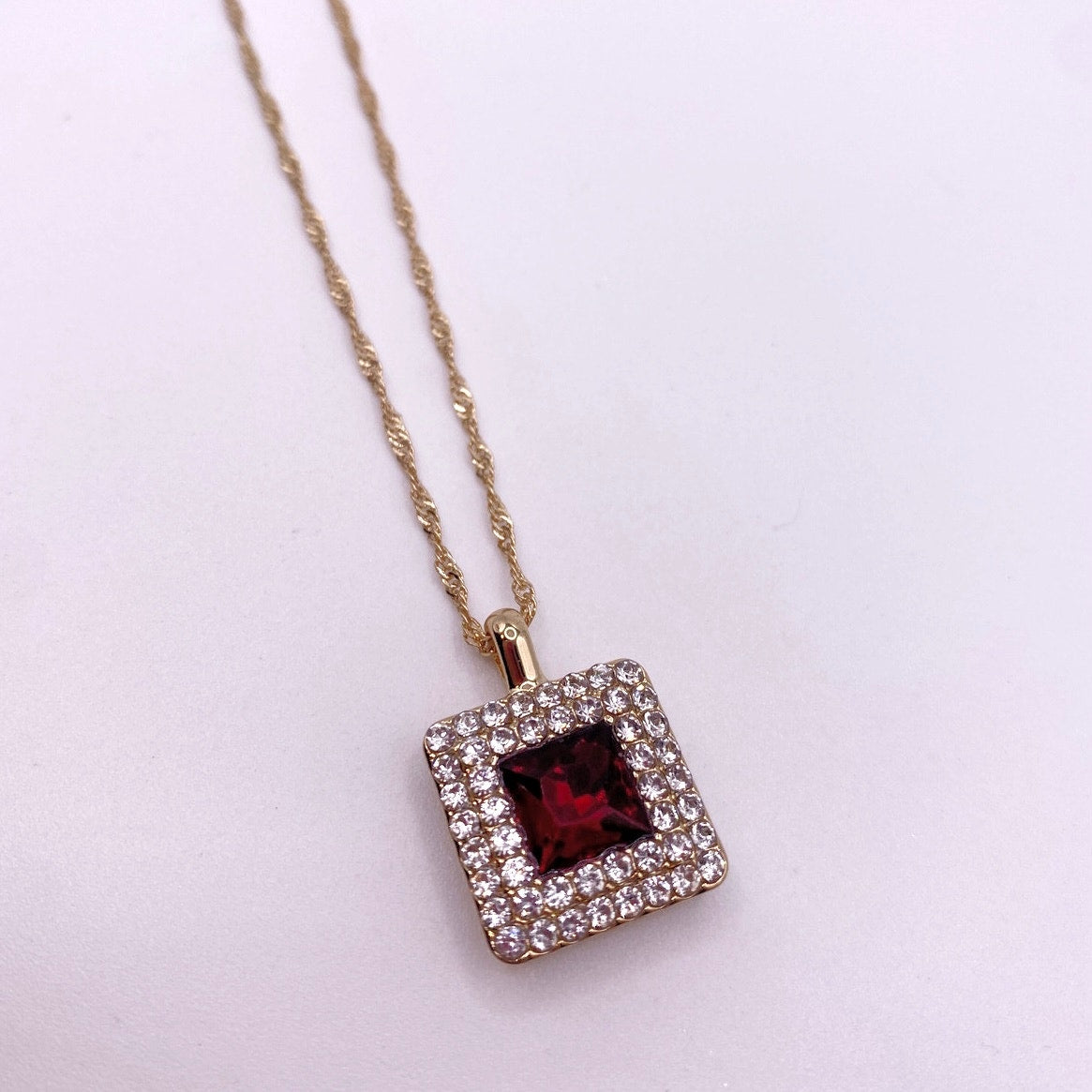 Vntg Monet Twisted Chain Necklace With Red and White Rhinestones 18” Adjustable