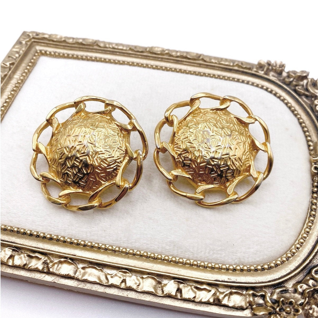 Vintage Clip On Retro Earrings Texture Dome On Chain Links 1.5”