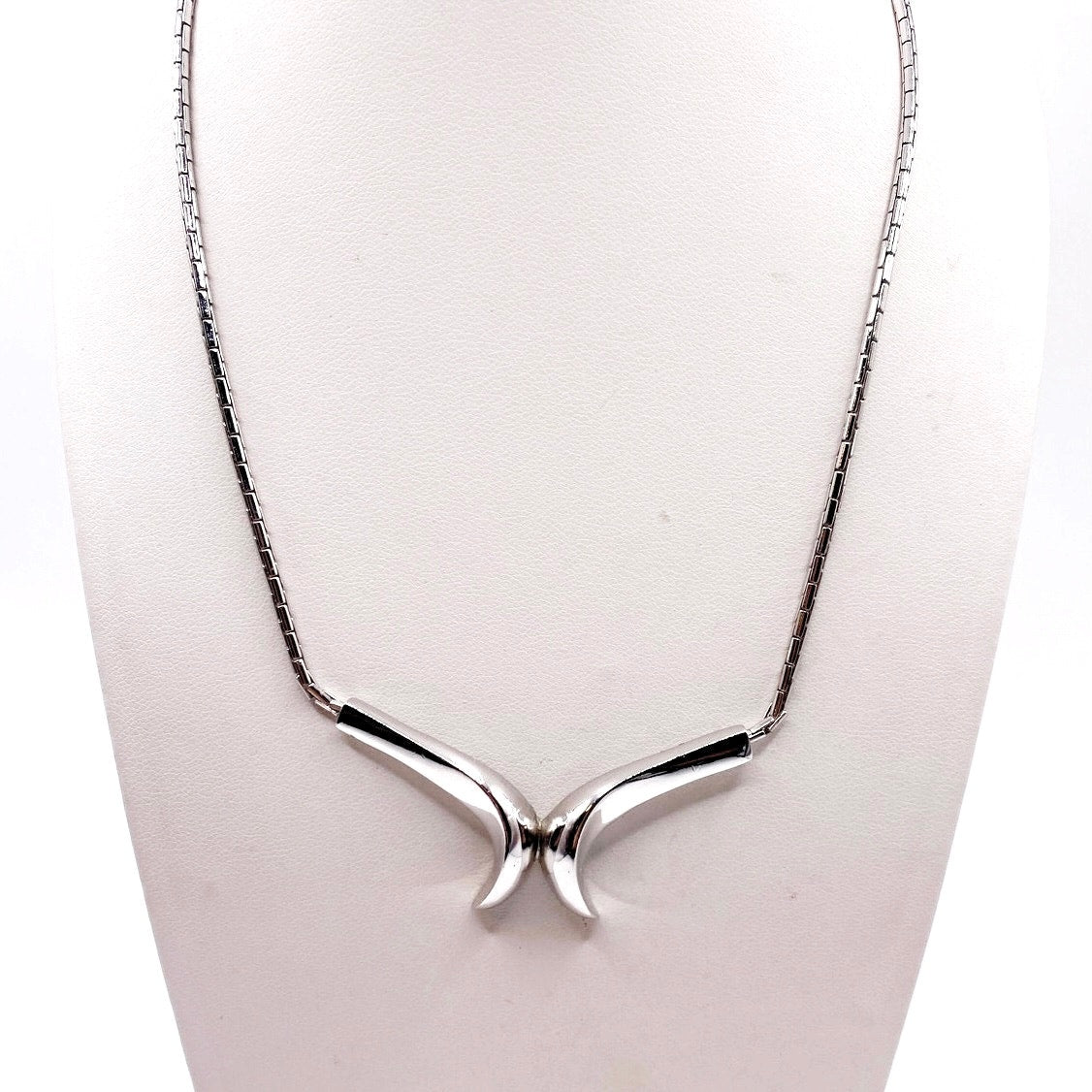 Trifari Necklace Bird Silhouette Silver Tone Necklace 16”